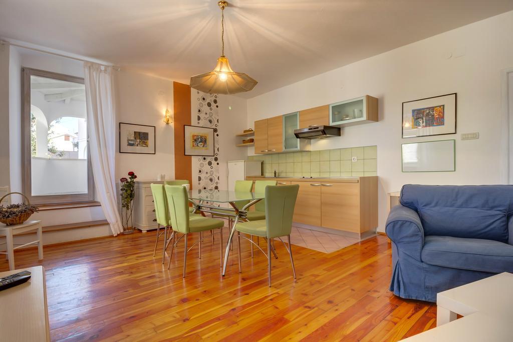 Apartments Mandarina Mali Losinj Phòng bức ảnh