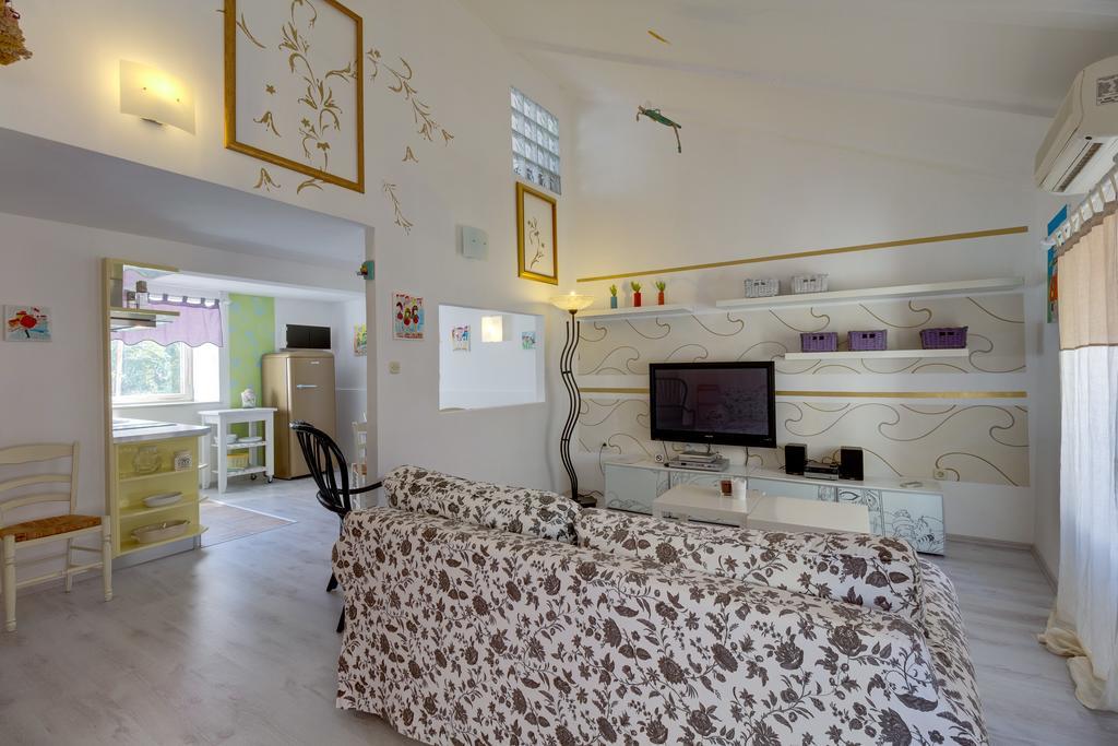 Apartments Mandarina Mali Losinj Ngoại thất bức ảnh