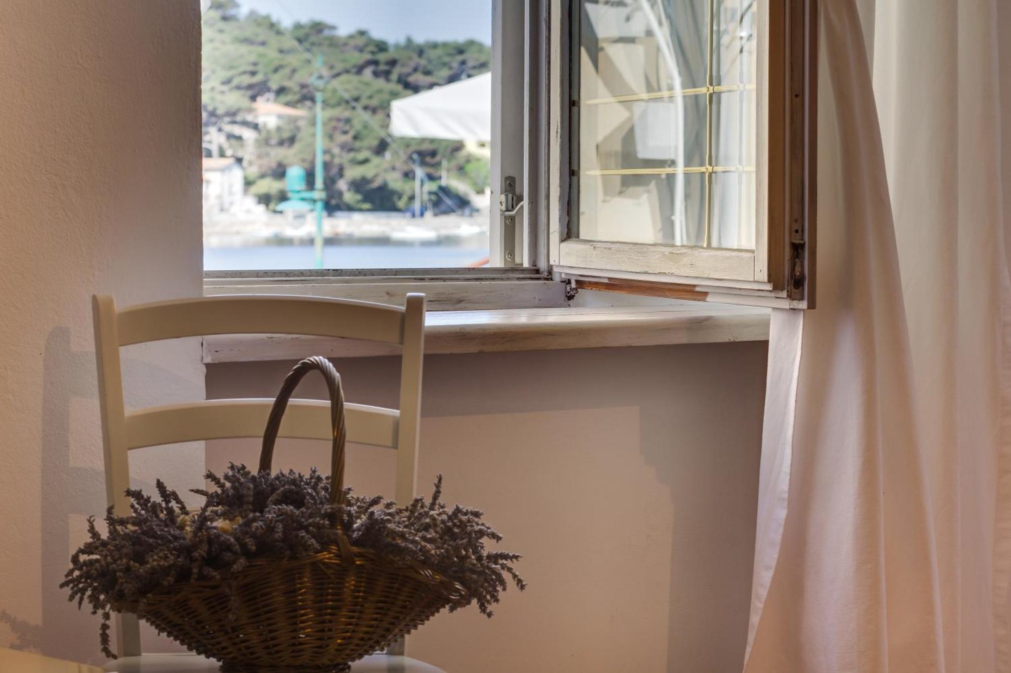 Apartments Mandarina Mali Losinj Phòng bức ảnh
